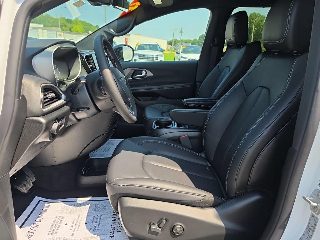 New 2027 Chrysler Pacifica LX FWD image 13