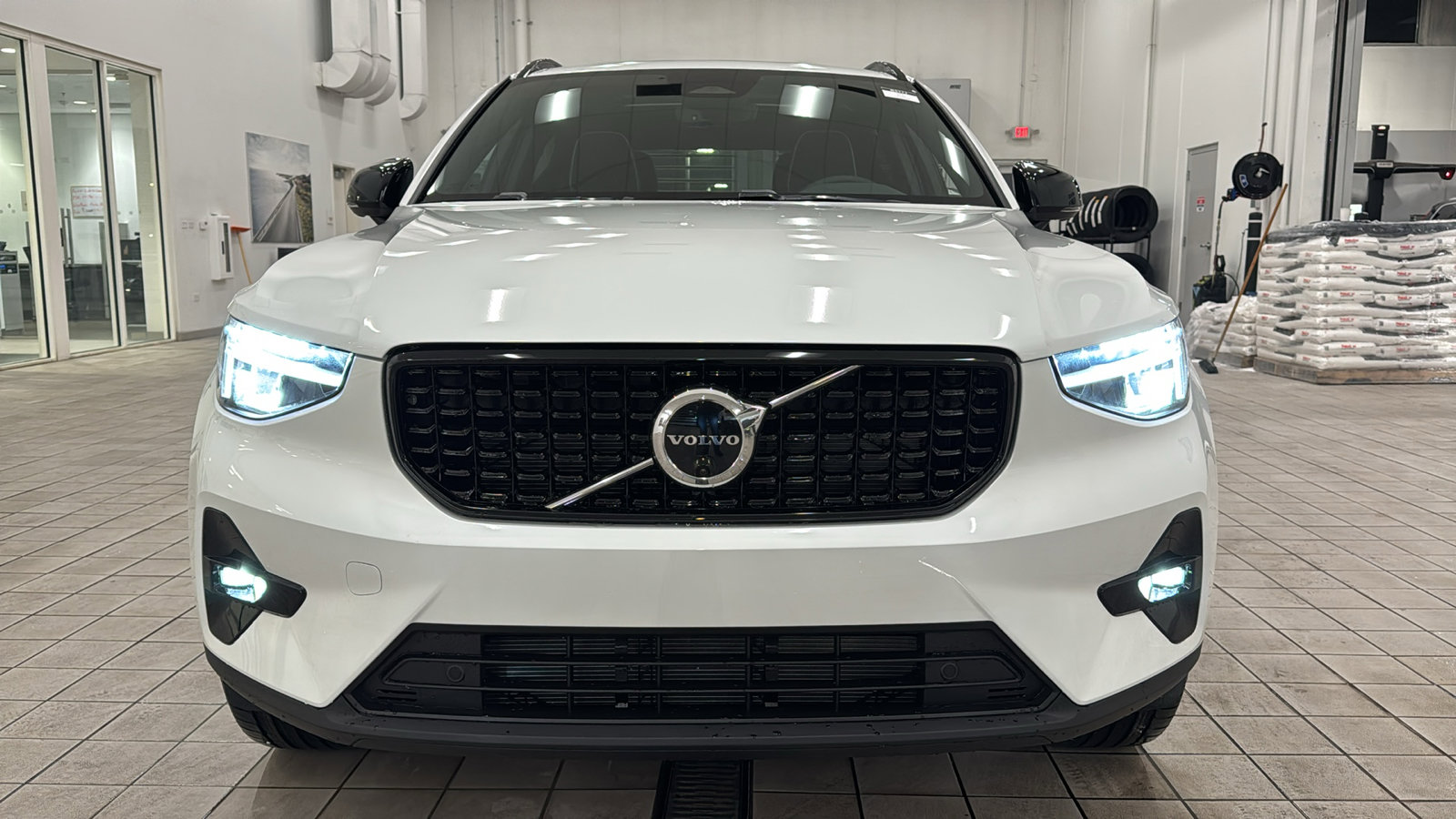 New 2026 Volvo XC40 B4 Plus w/ Climate Package FWD image 10