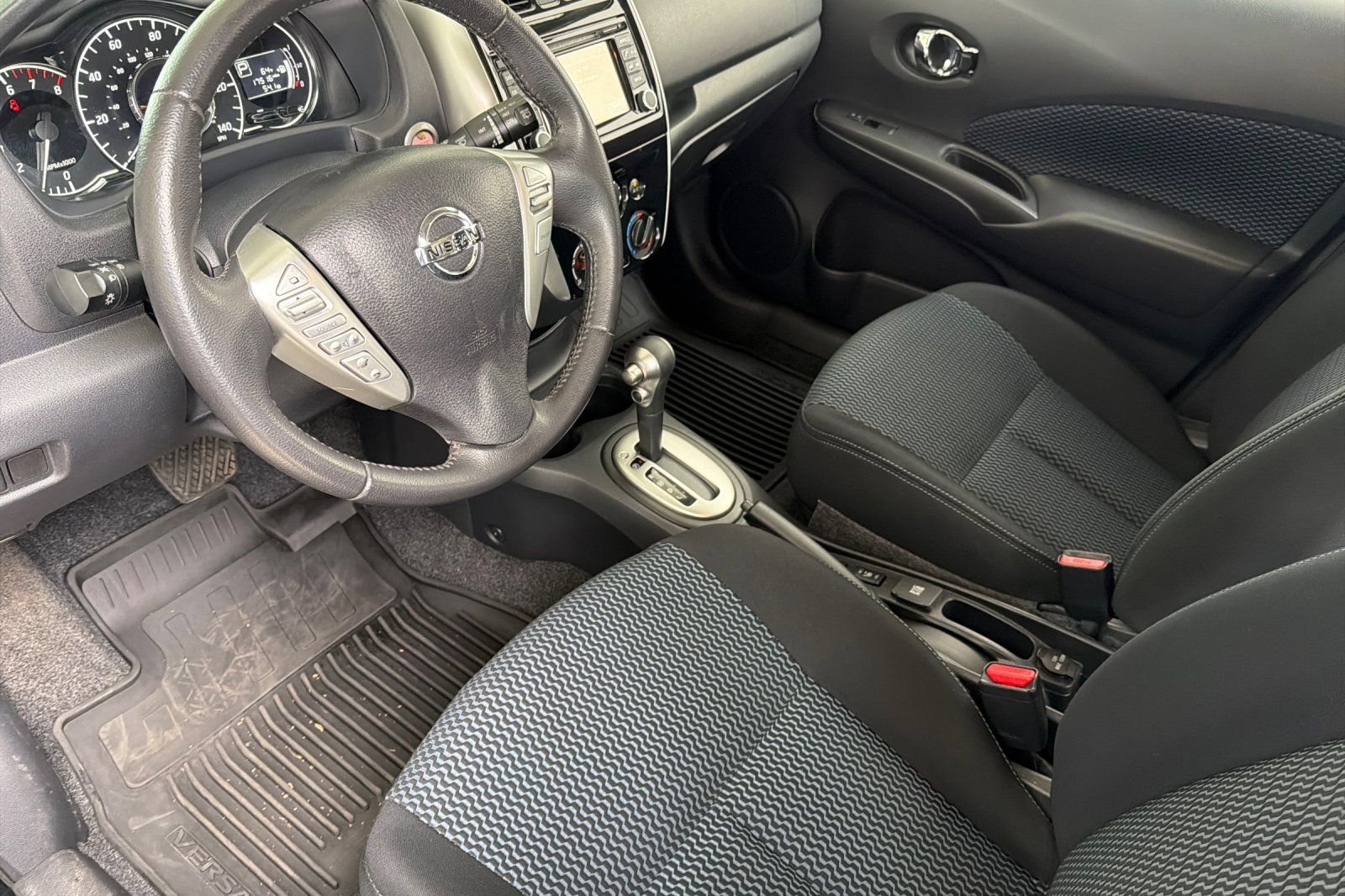 Used 2016 Nissan Versa Note FWD image 10