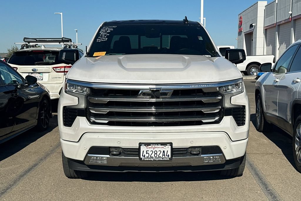 Used 2024 Chevrolet Silverado 1500 High Country w/ Technology Package AWD/4WD image 3