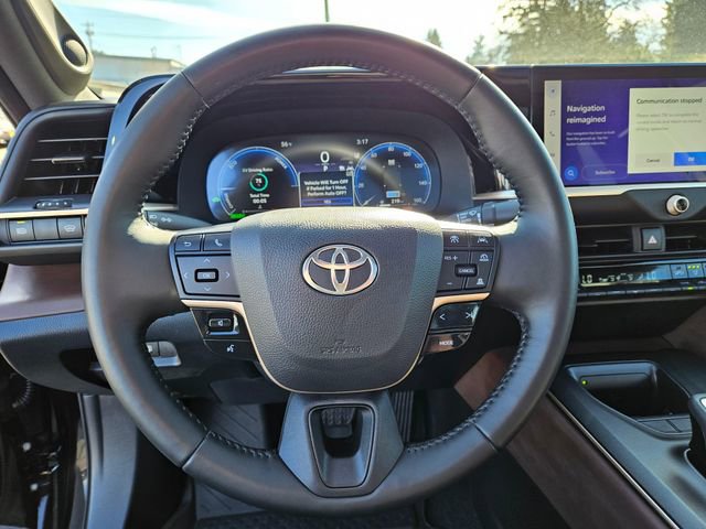 Used 2023 Toyota Crown Limited image 31