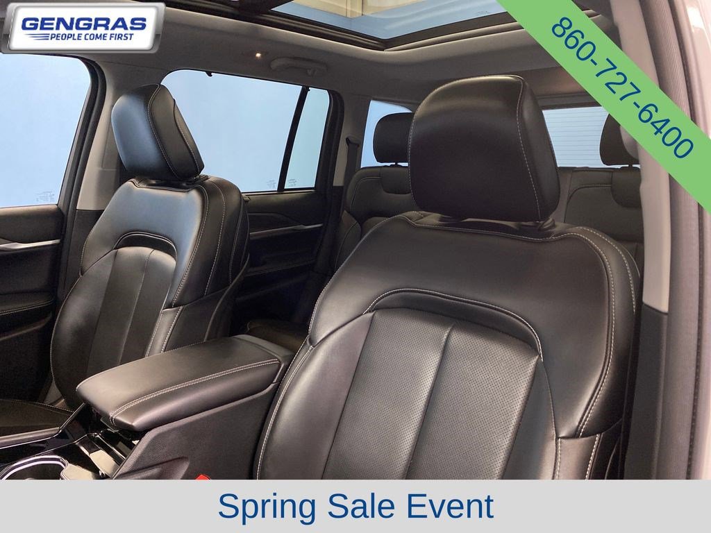 Used 2023 Jeep Grand Cherokee Limited w/ Luxury Tech Group II AWD/4WD image 8