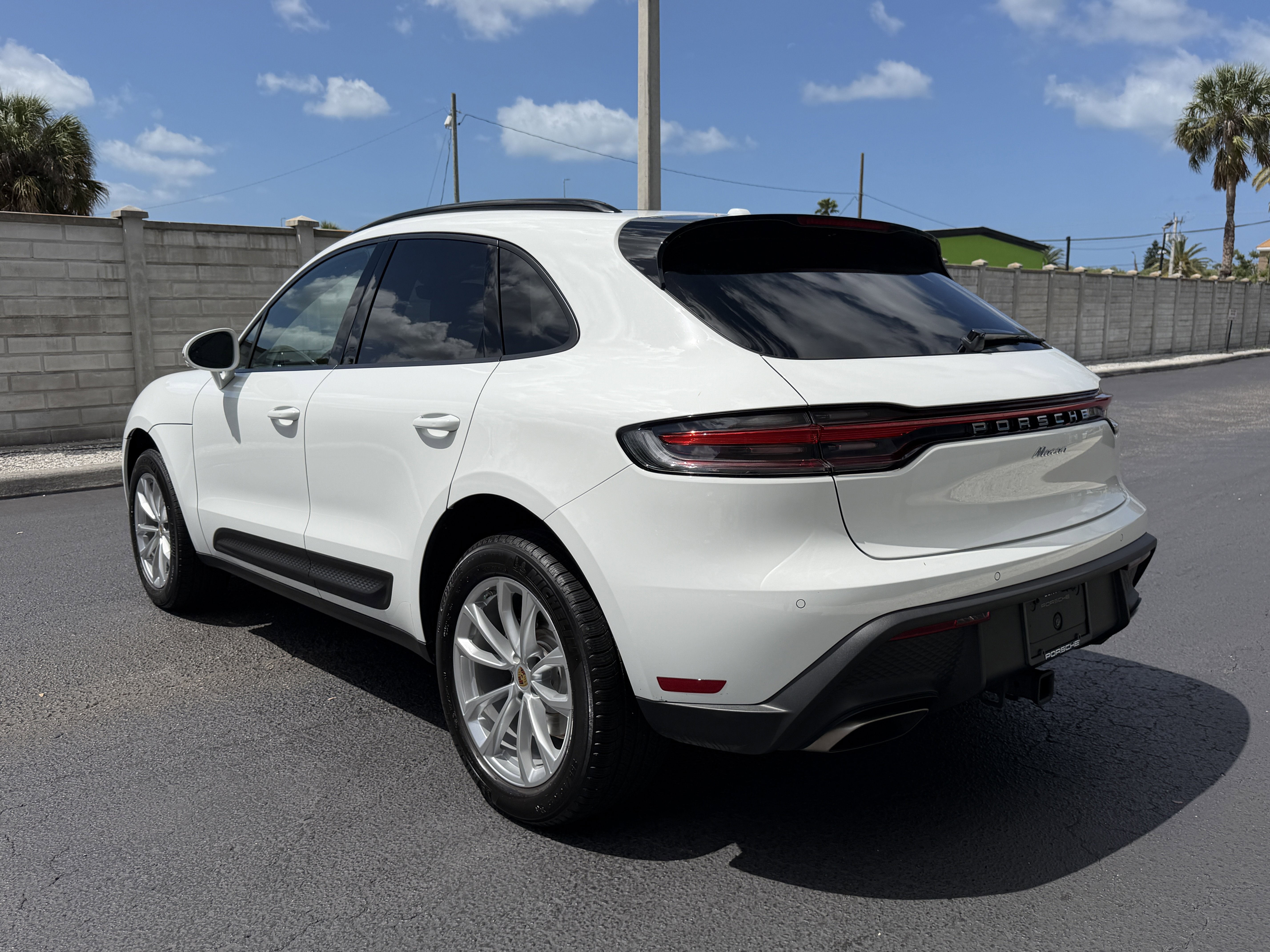 Certified 2025 Porsche Macan image 3