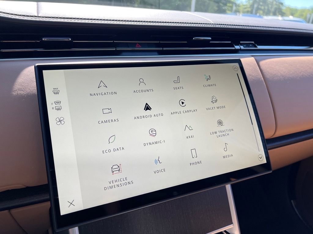 New 2025 Land Rover Range Rover SE image 17