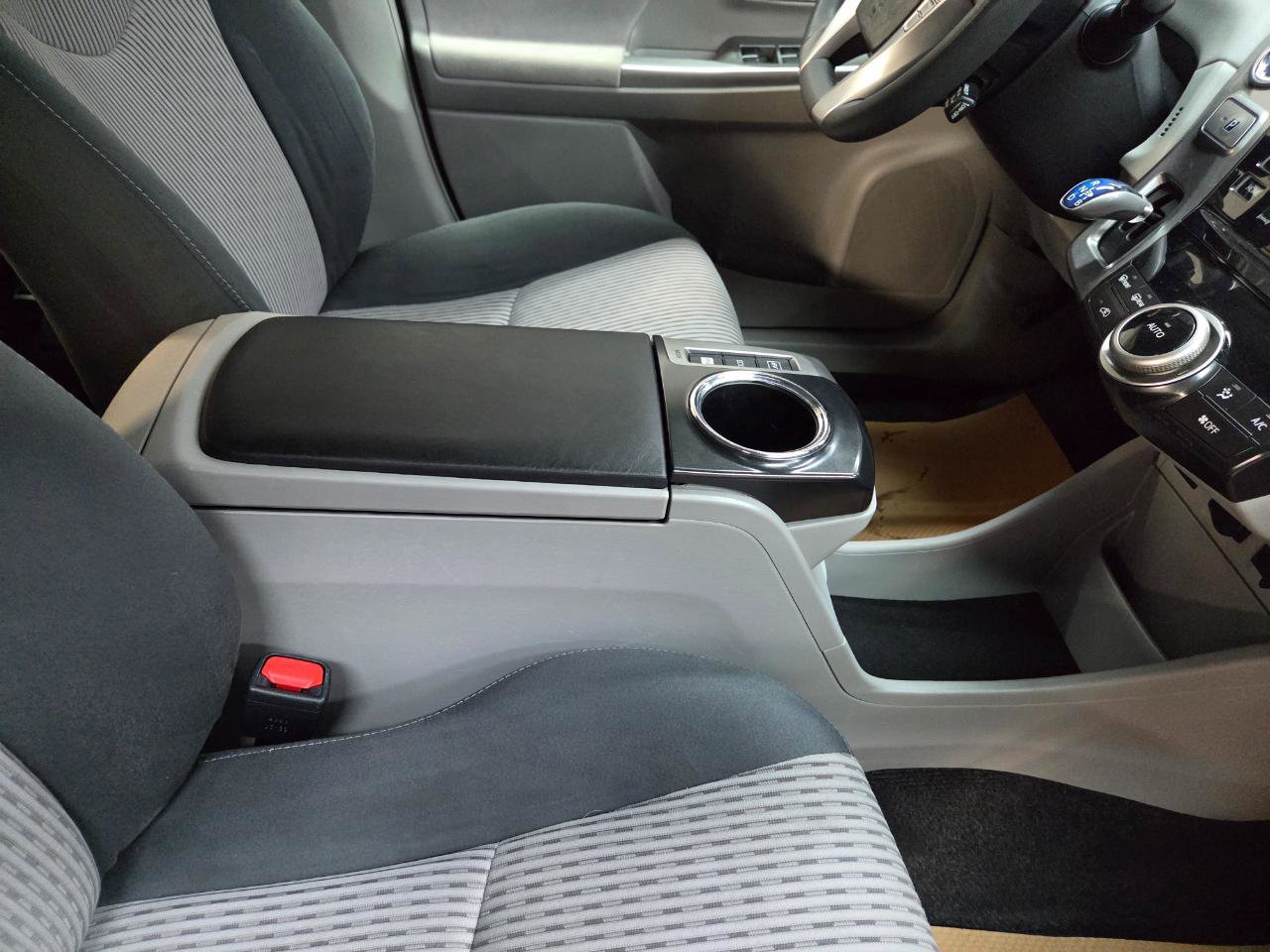 Used 2017 Toyota Prius V Three image 25