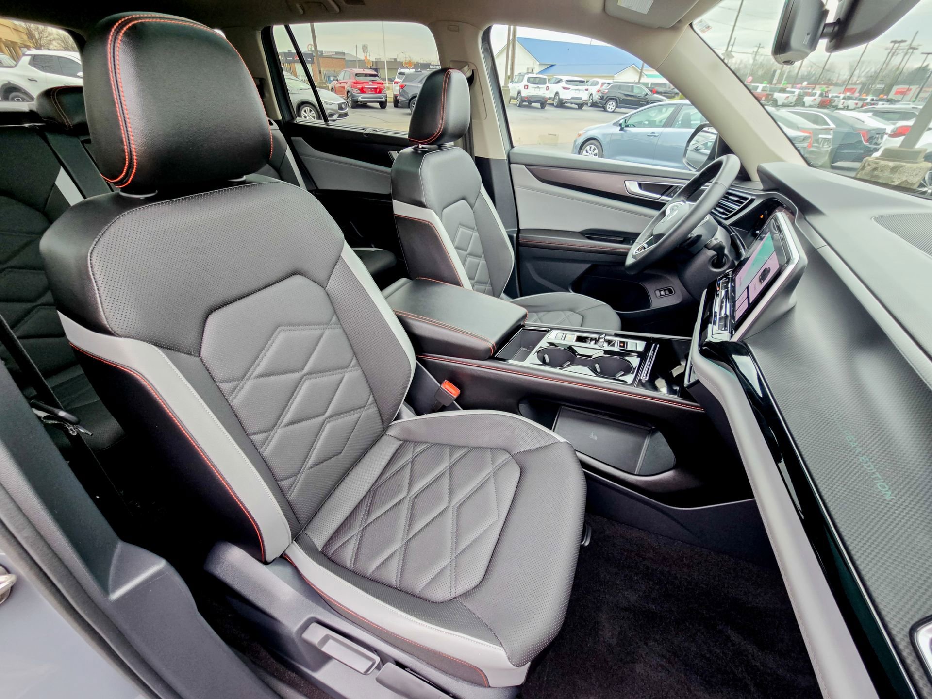 Used 2024 Volkswagen Atlas Peak Edition SE image 31