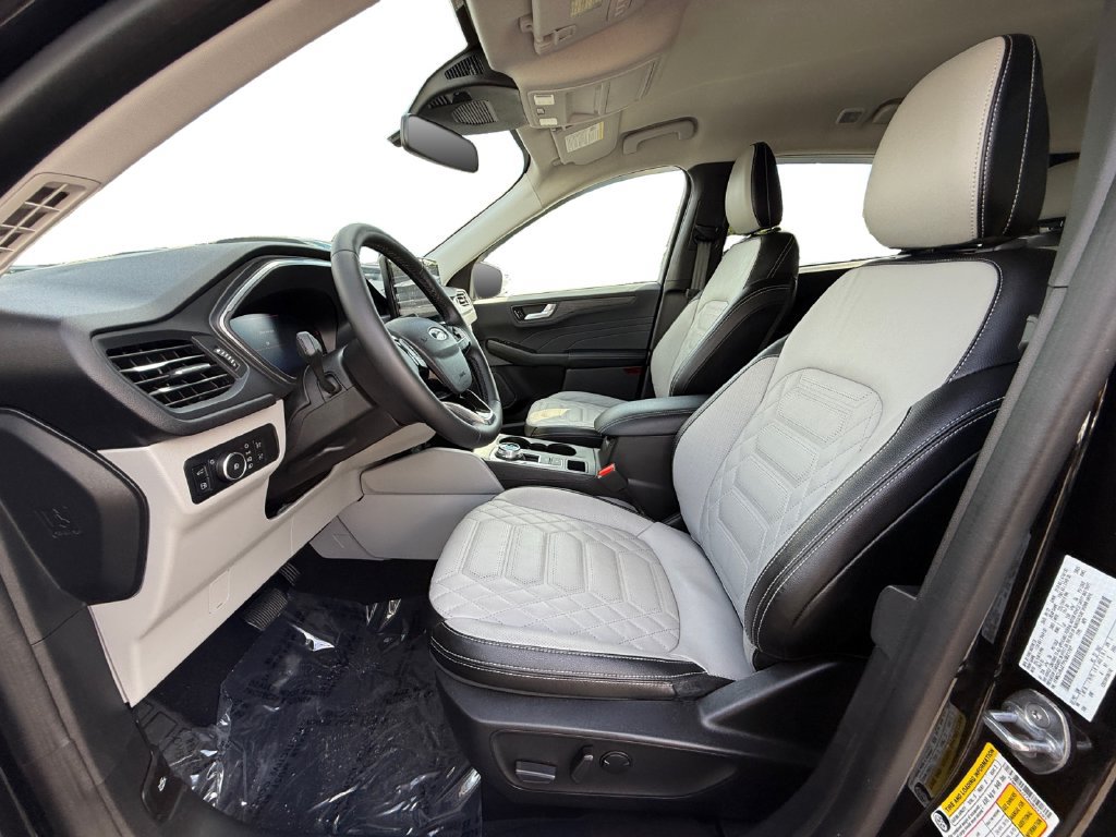 Used 2023 Ford Escape Platinum w/ Premium Technology Package AWD/4WD image 9