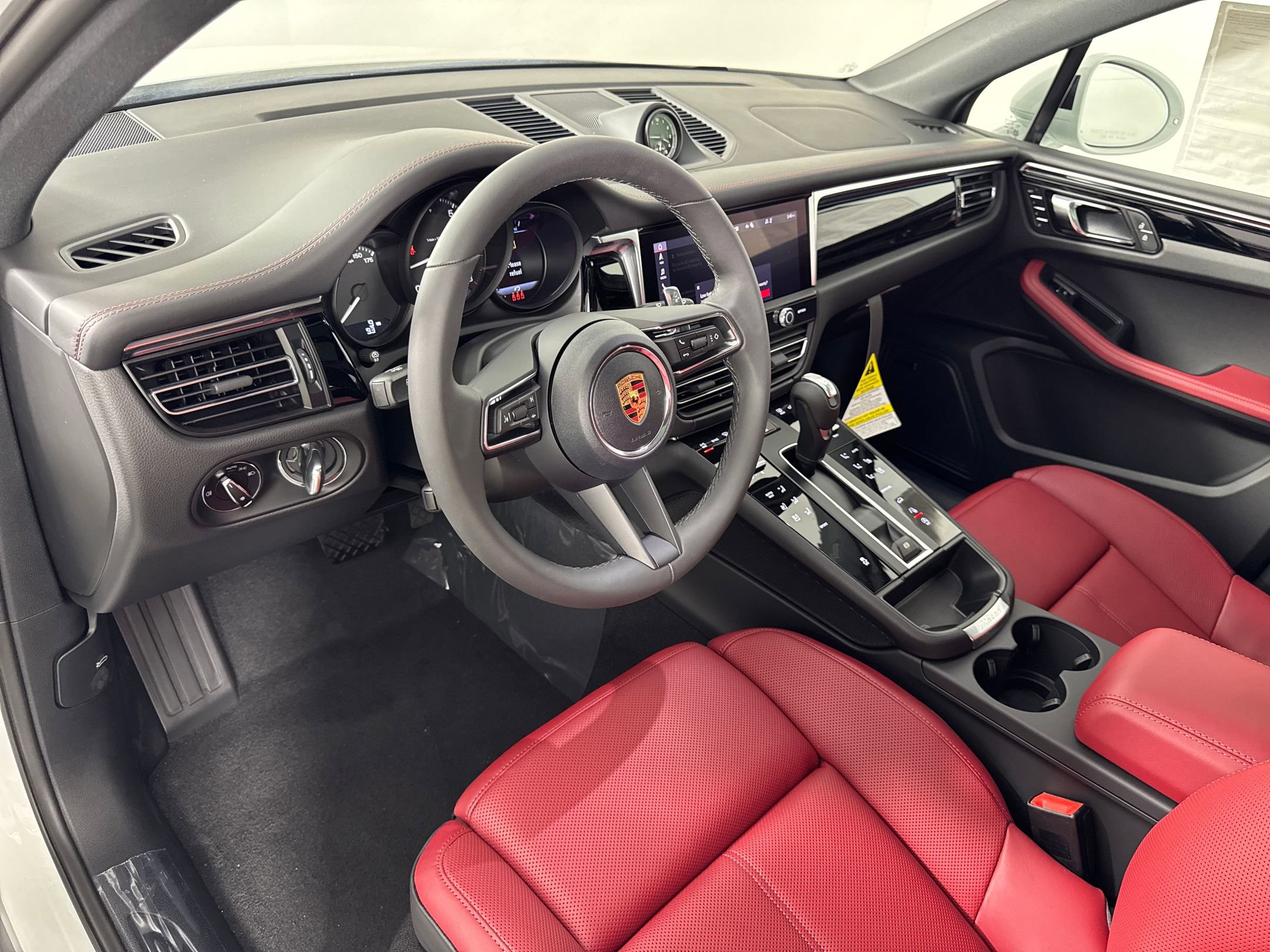Certified 2026 Porsche Macan image 4