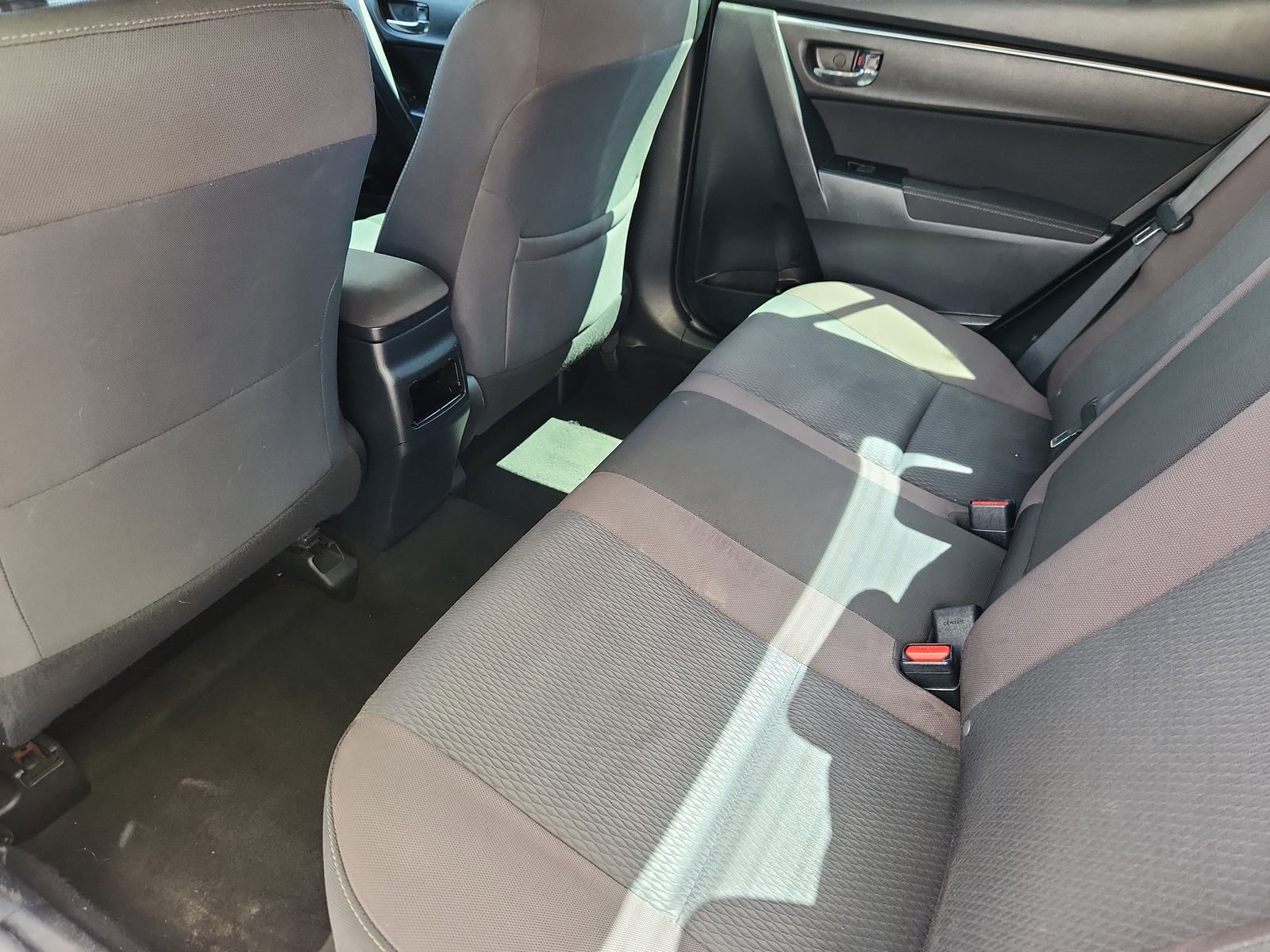Used 2017 Toyota Corolla LE w/ Carpet Mat Package (TMS) FWD image 11