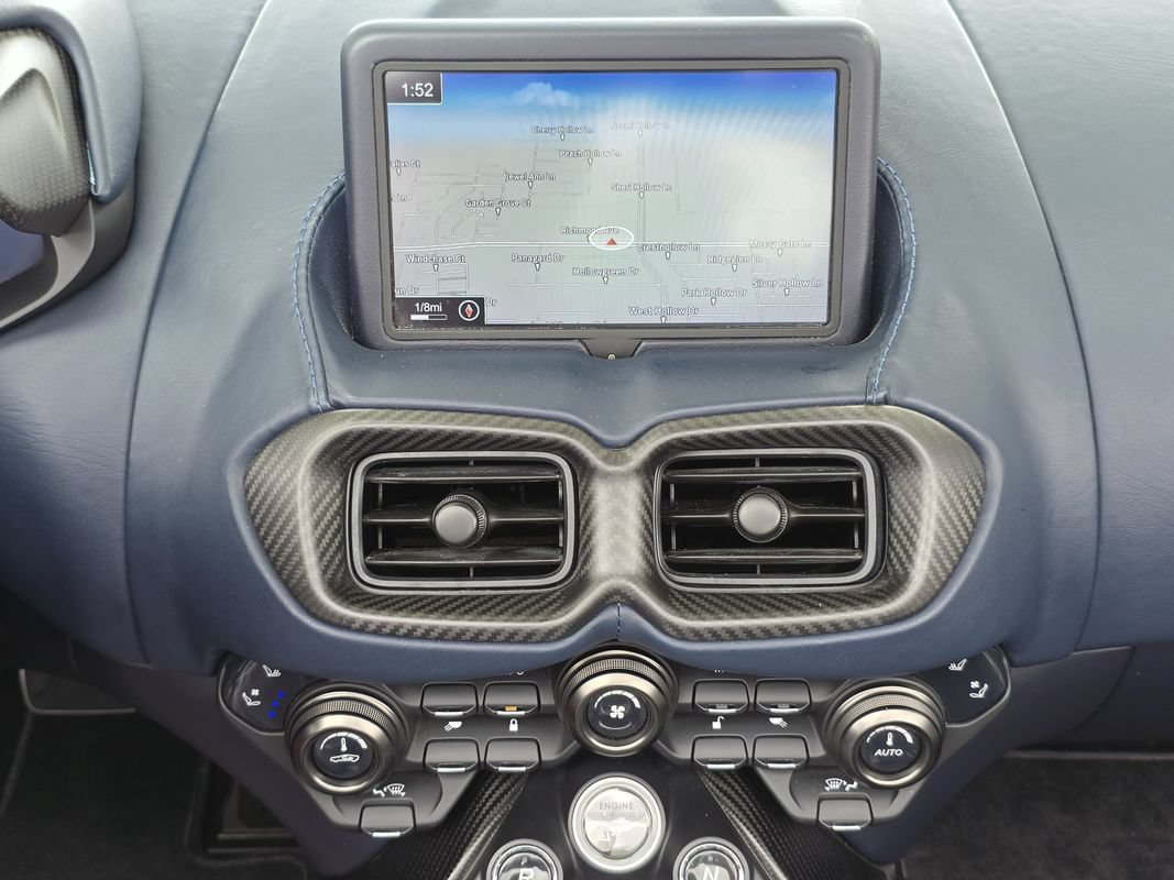 Used 2021 Aston Martin V8 Vantage Roadster RWD image 14