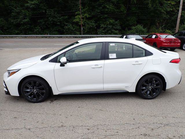 Certified 2026 Toyota Corolla SE w/ SE Premium Package AWD/4WD image 7