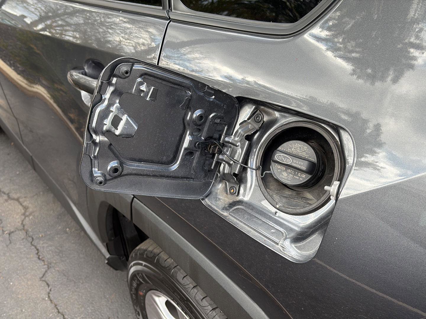Used 2025 Toyota RAV4 XLE AWD/4WD image 9