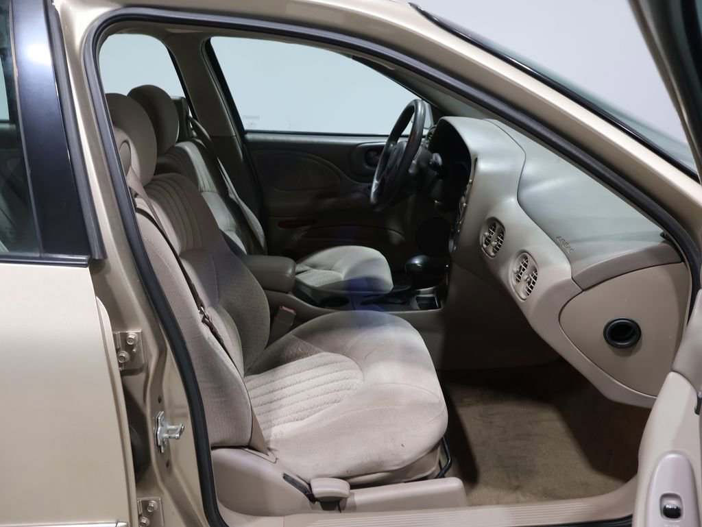 Used 2005 Pontiac Bonneville SE image 4