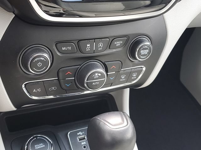 Used 2020 Jeep Cherokee Limited AWD/4WD image 29