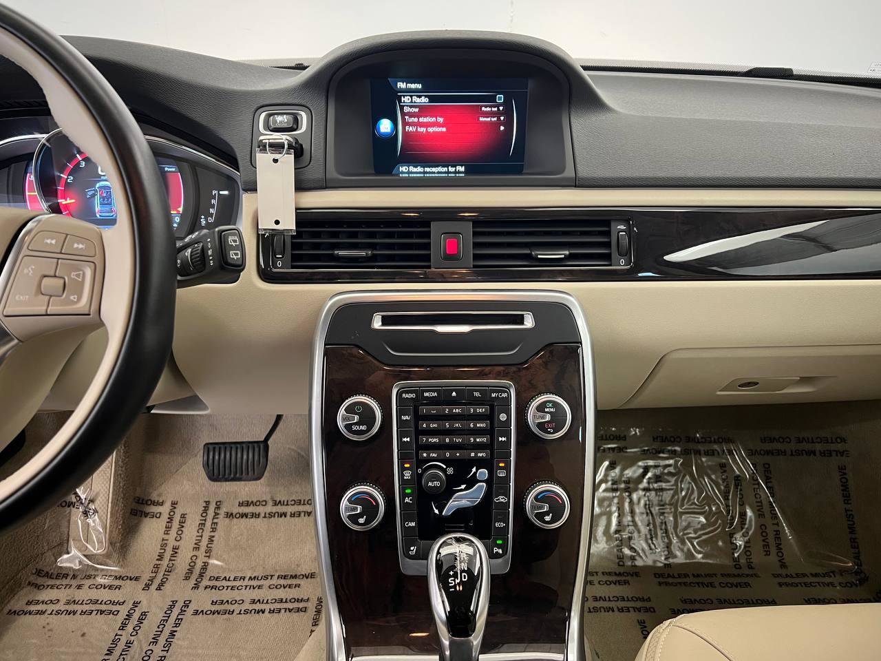 Used 2016 Volvo XC70 T5 Premier w/ Proximity Package FWD image 17