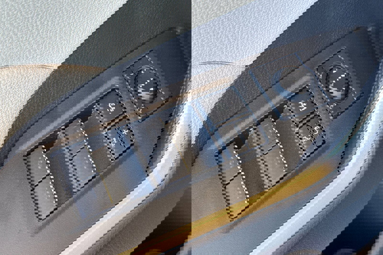 New 2025 Toyota RAV4 XLE image 13