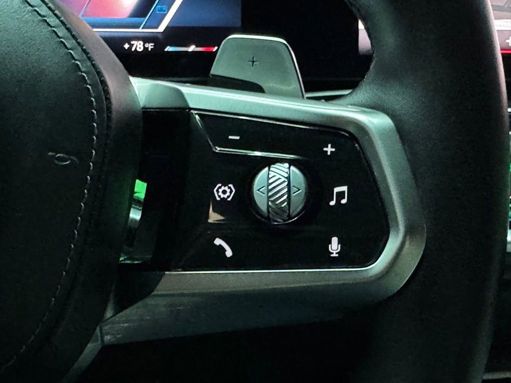 Used 2025 BMW 740i w/ Premium Package image 29