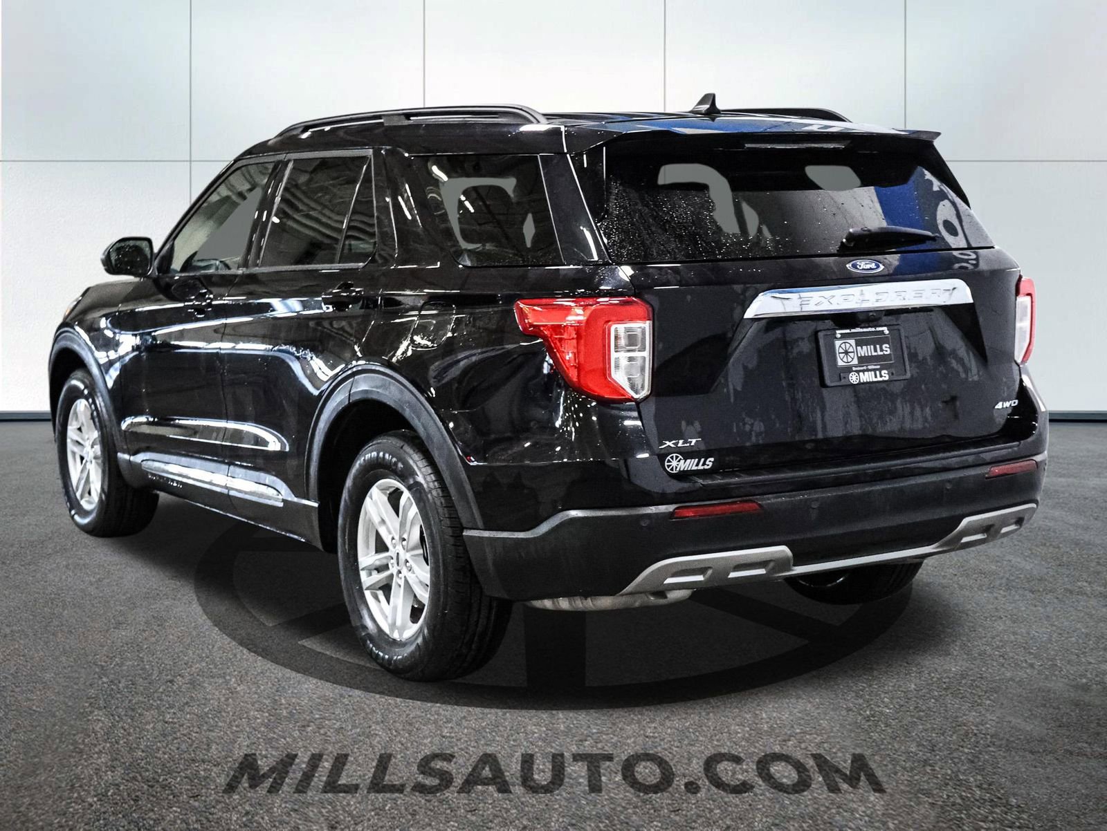 Certified 2023 Ford Explorer XLT w/ Equipment Group 202A image 5