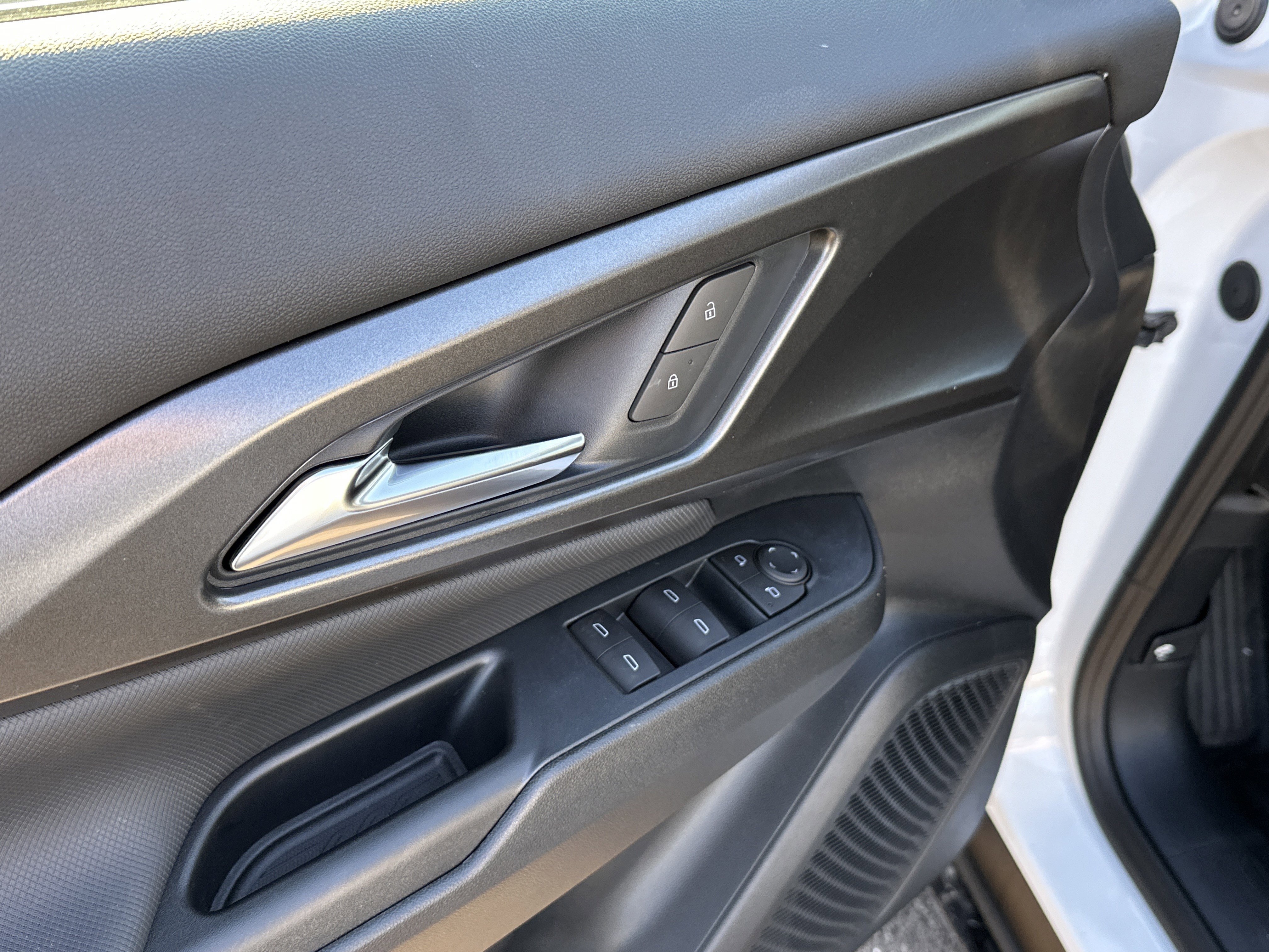 New 2026 Chevrolet Equinox EV LT image 15