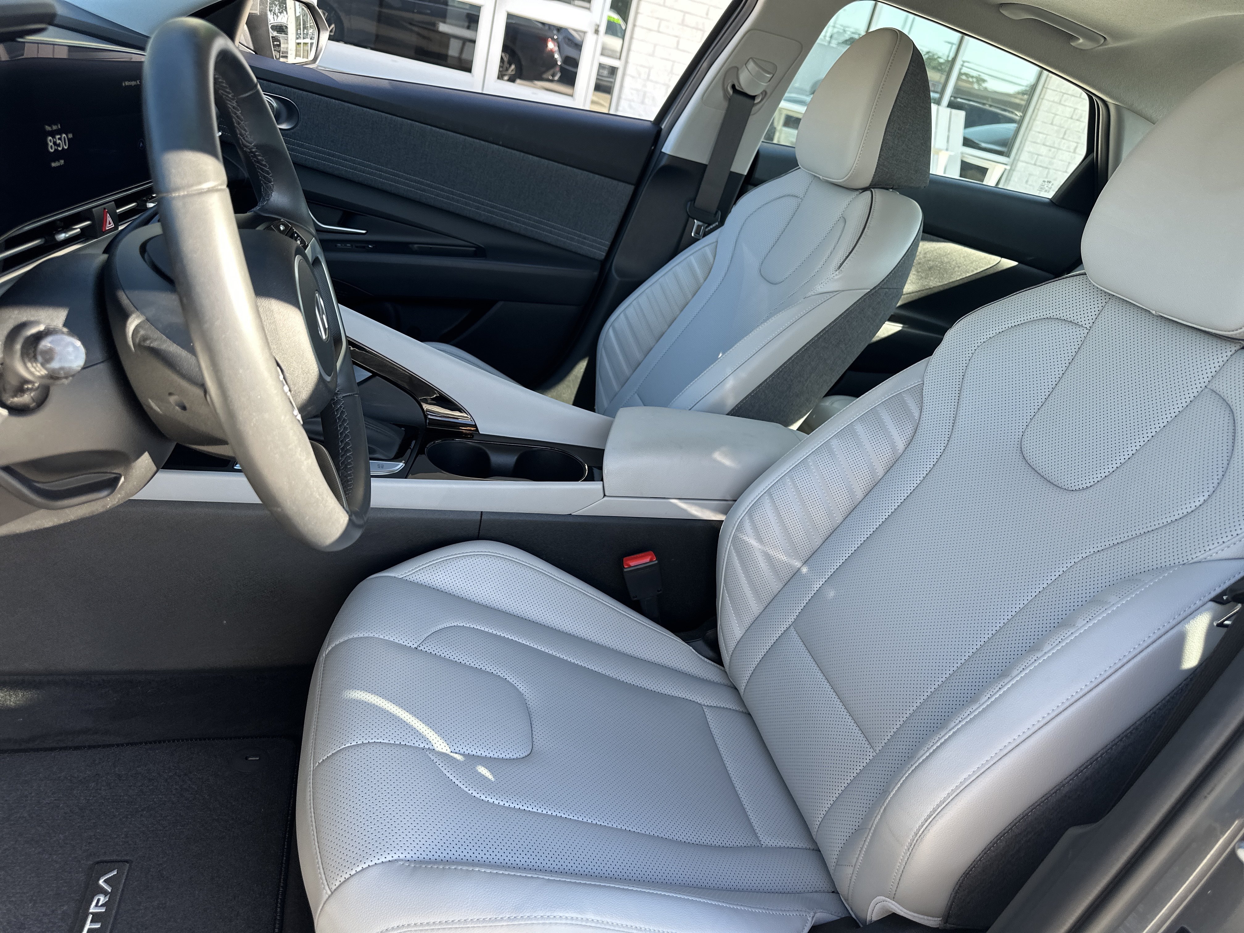 Used 2025 Hyundai Elantra Limited w/ Cargo Package FWD image 10