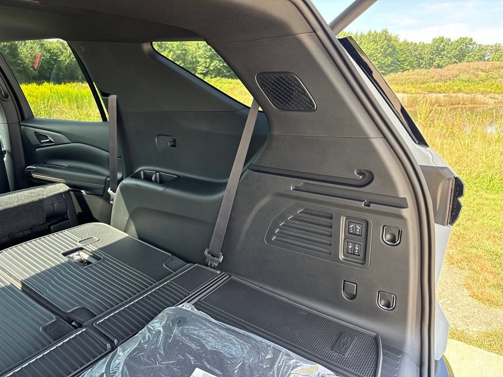 New 2027 Chevrolet Traverse RS w/ LPO, Floor Liner Package AWD/4WD image 66