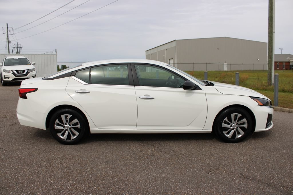 Used 2024 Nissan Altima 2.5 S FWD image 18