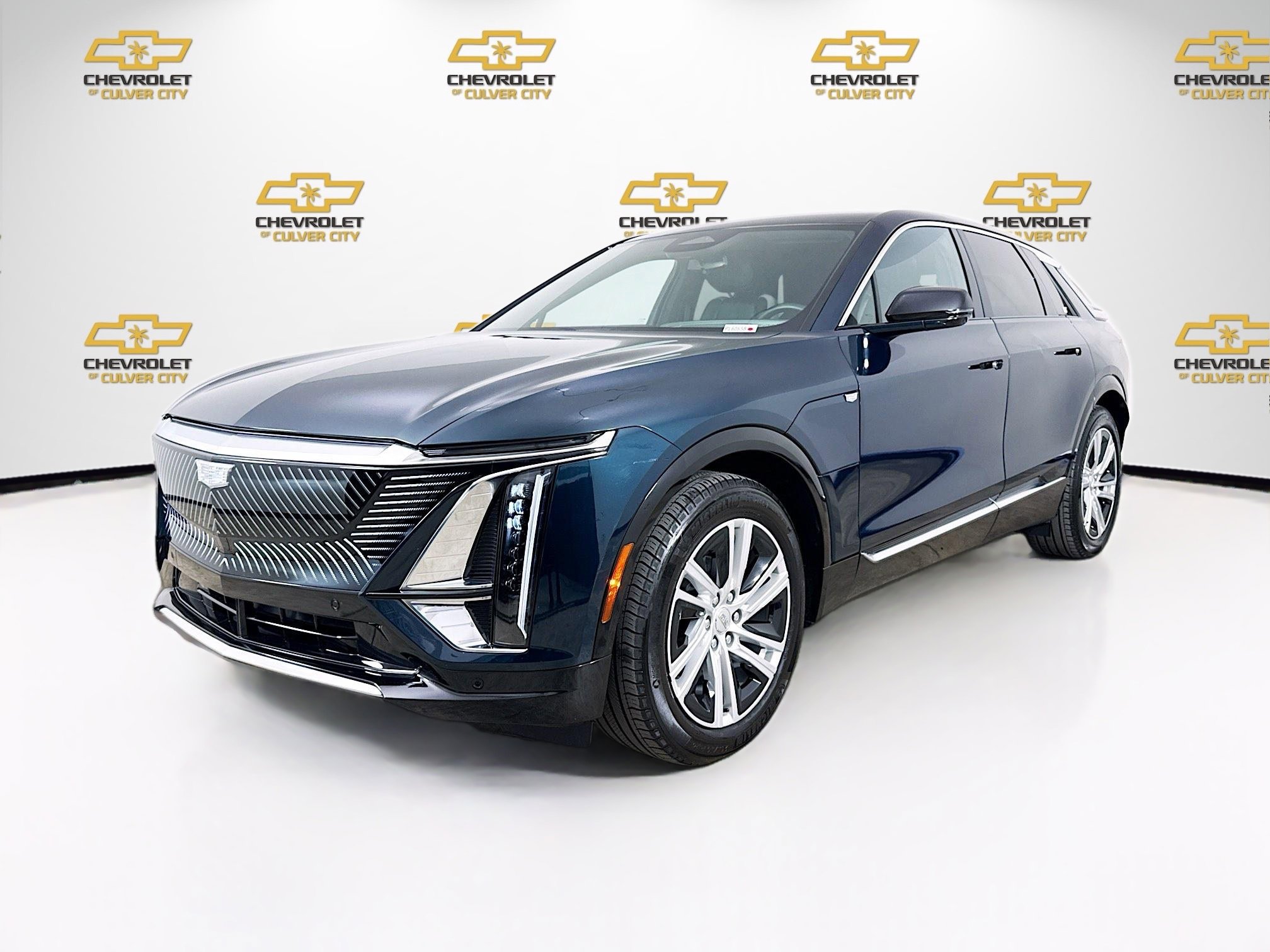 Used 2024 Cadillac Lyriq Tech AWD/4WD image 3