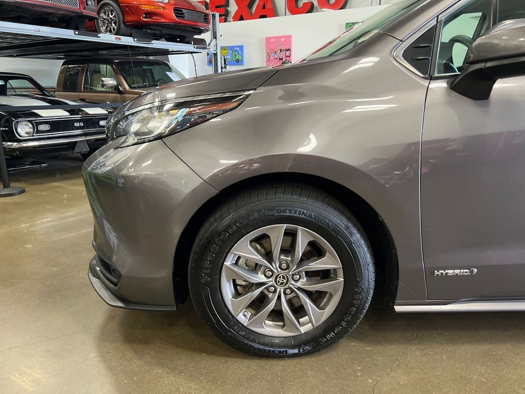 Used 2021 Toyota Sienna LE image 51