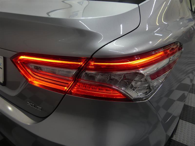 Used 2018 Toyota Camry XLE FWD image 13