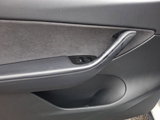 Used 2020 Tesla Model Y Long Range image 14