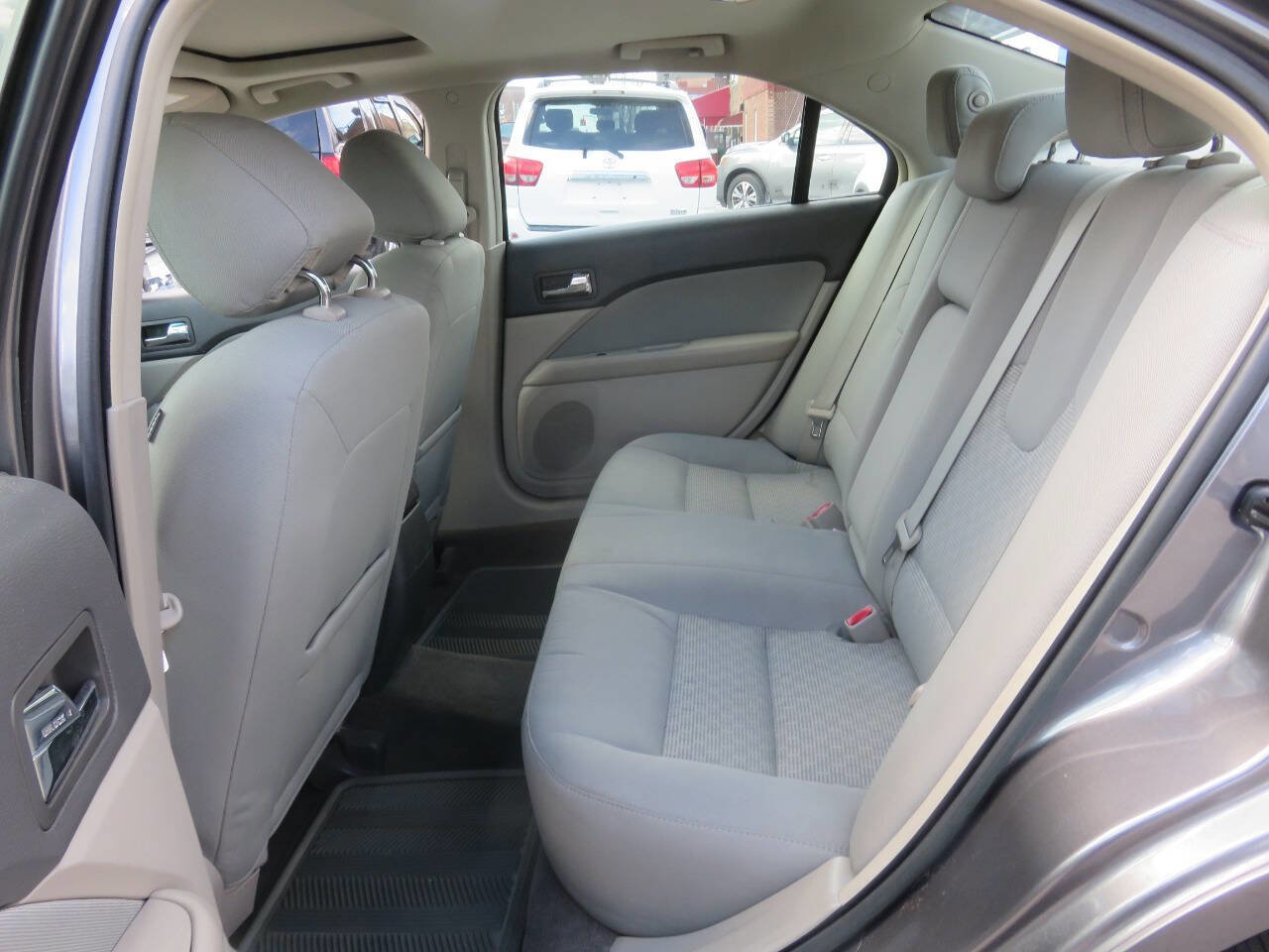 Used 2012 Ford Fusion SE image 16