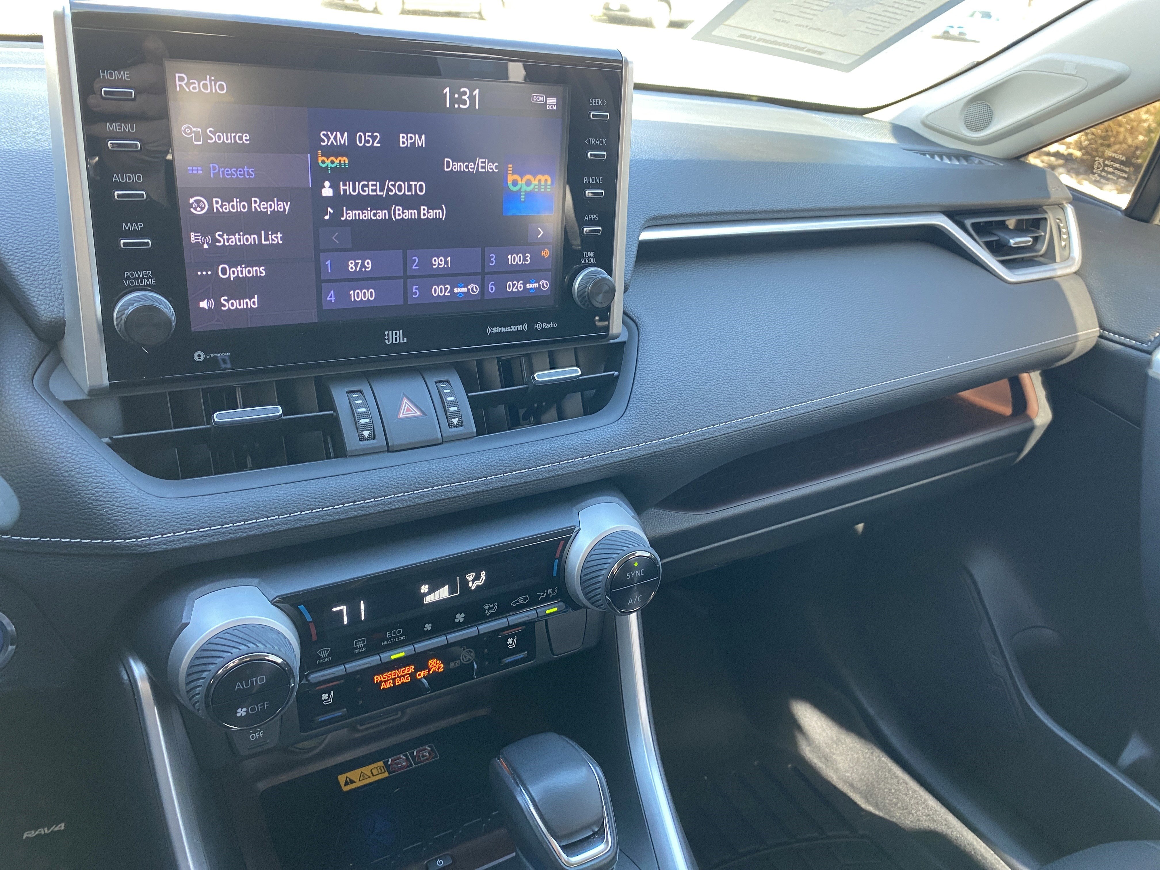 Used 2022 Toyota RAV4 Limited image 13