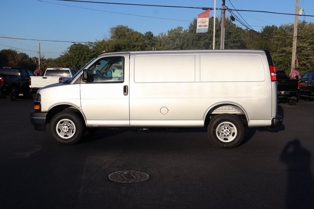 New 2025 Chevrolet Express 3500 w/ Driver Convenience Package RWD image 18