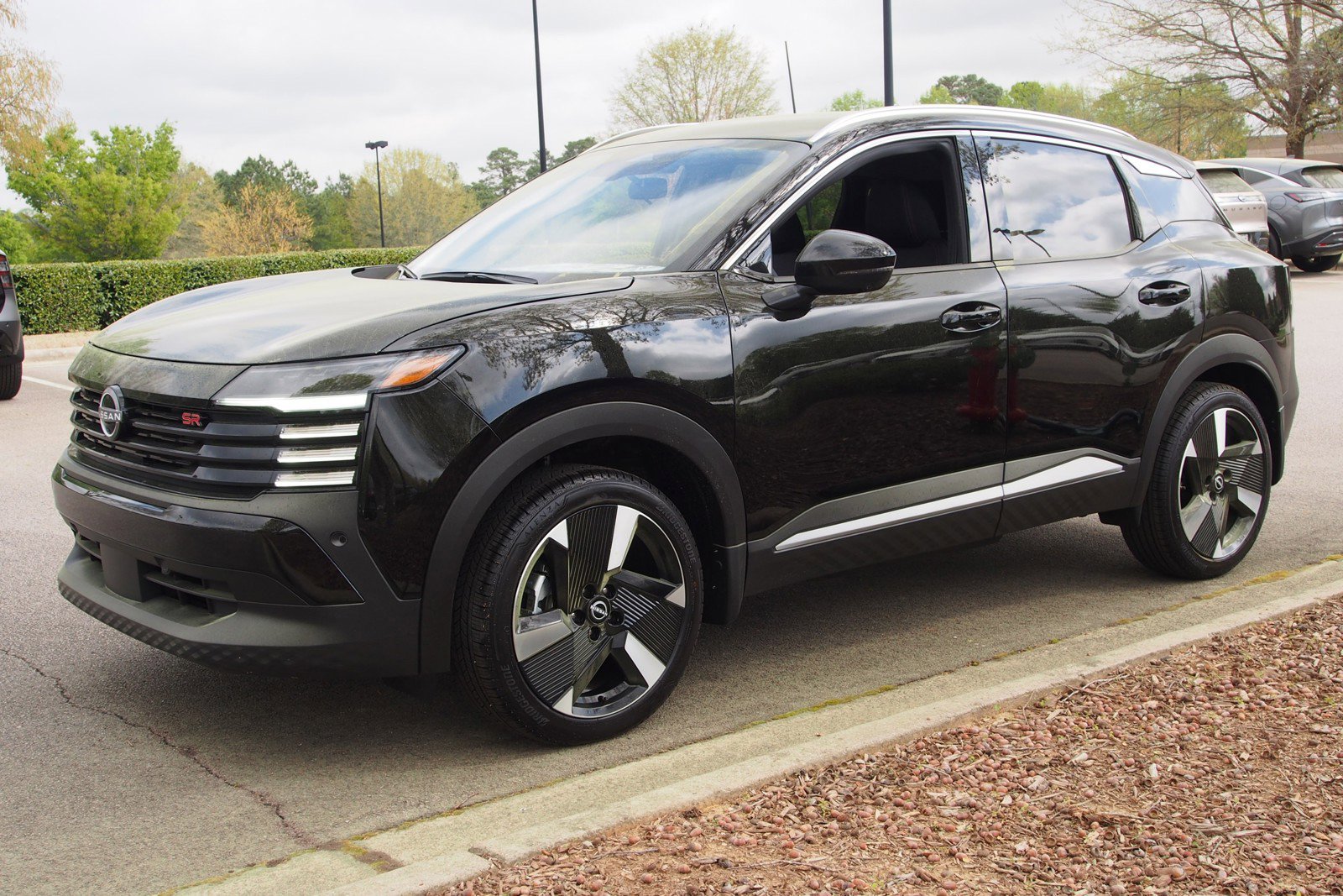 Used 2025 Nissan Kicks SR image 3