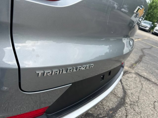 Used 2023 Chevrolet TrailBlazer LT FWD image 23