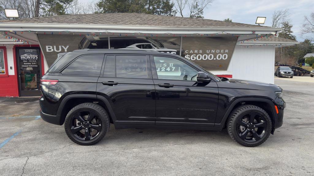 Used 2023 Jeep Grand Cherokee Altitude image 4