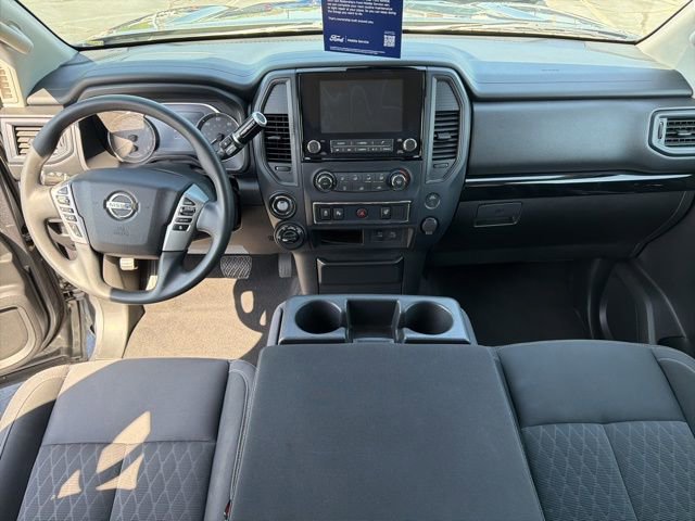 Used 2022 Nissan Titan SV image 11