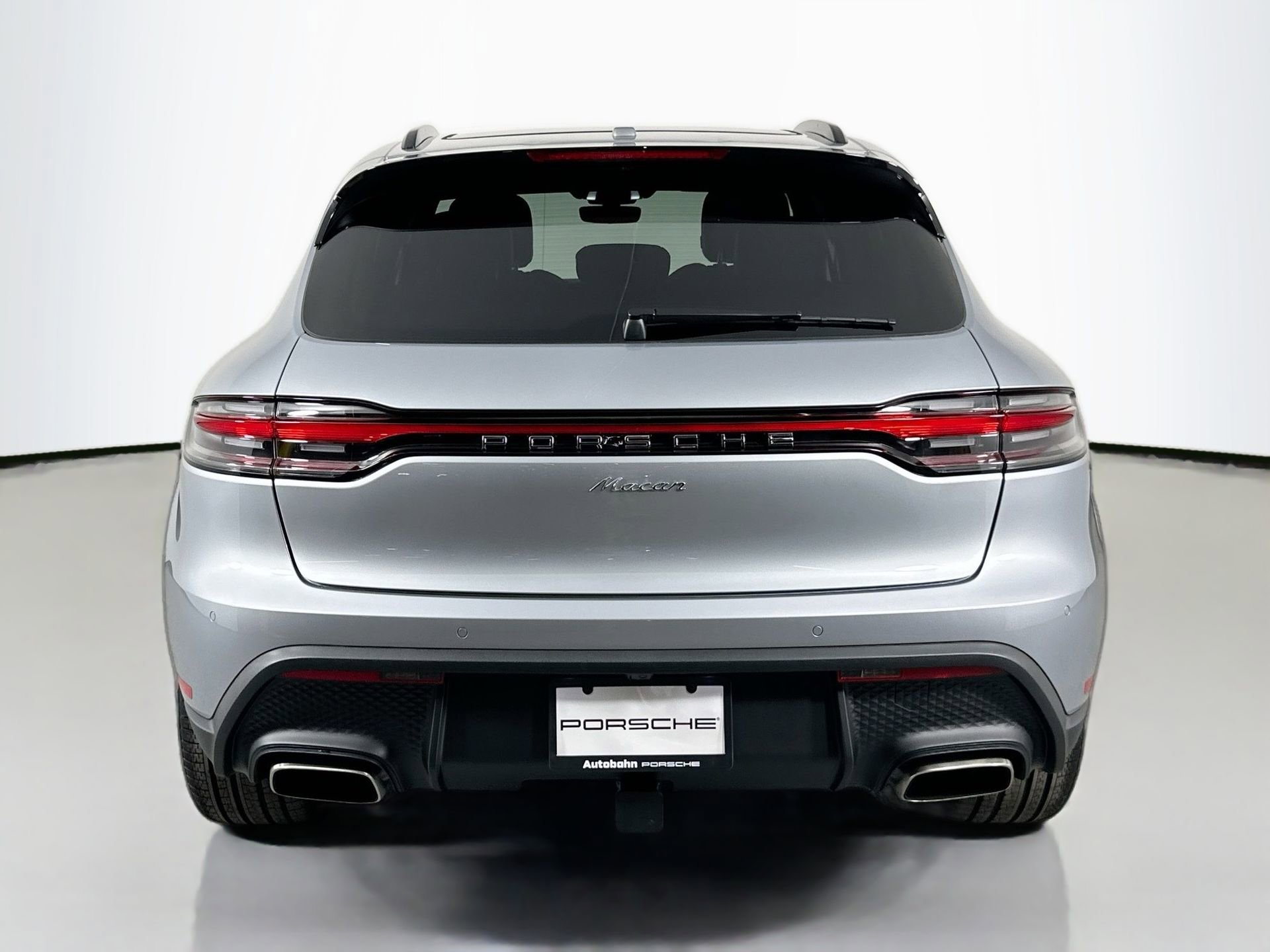 Certified 2025 Porsche Macan image 6
