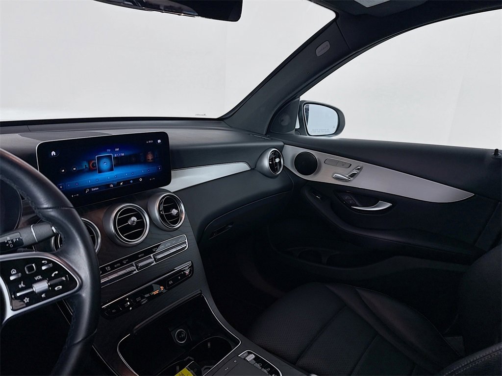 Used 2021 Mercedes-Benz GLC 300 4MATIC image 23