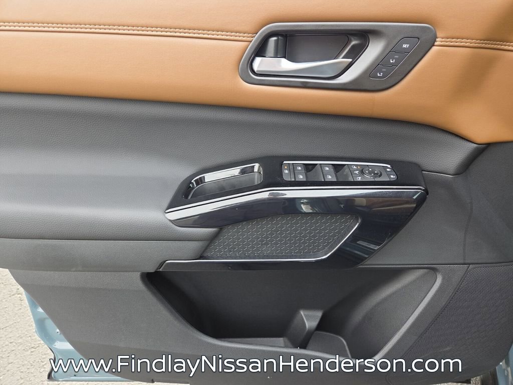 New 2026 Nissan Pathfinder Platinum image 11