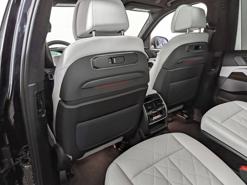 Used 2025 BMW X7 xDrive40i w/ Premium Package AWD/4WD image 49