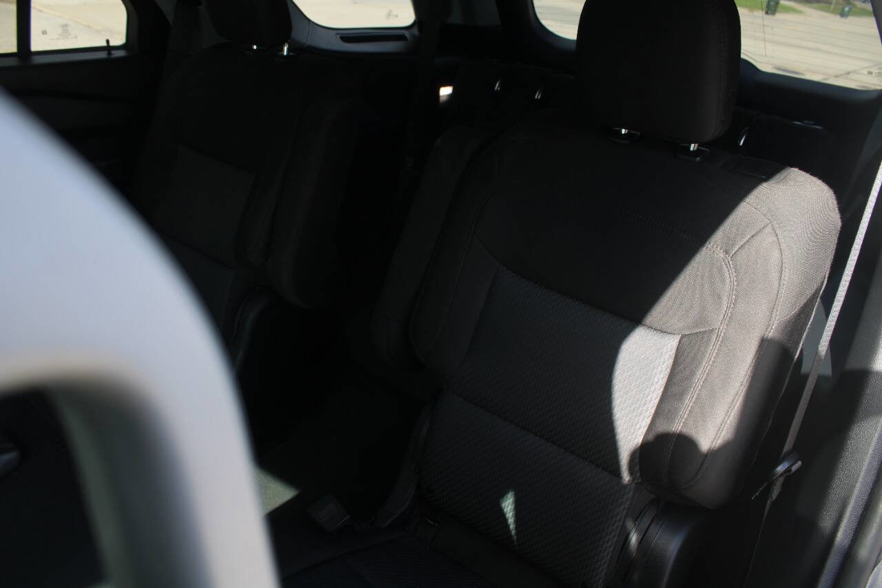 Used 2022 Ford Explorer XLT image 18