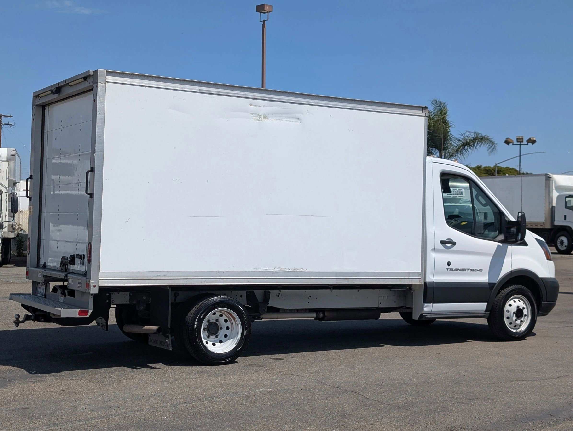 Used 2018 Ford Transit 350 156 DRW RWD image 2