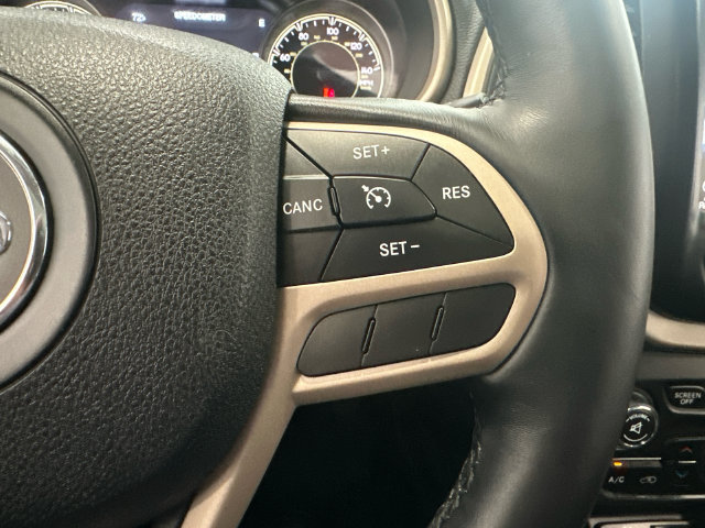 Used 2017 Jeep Cherokee Limited AWD/4WD image 16
