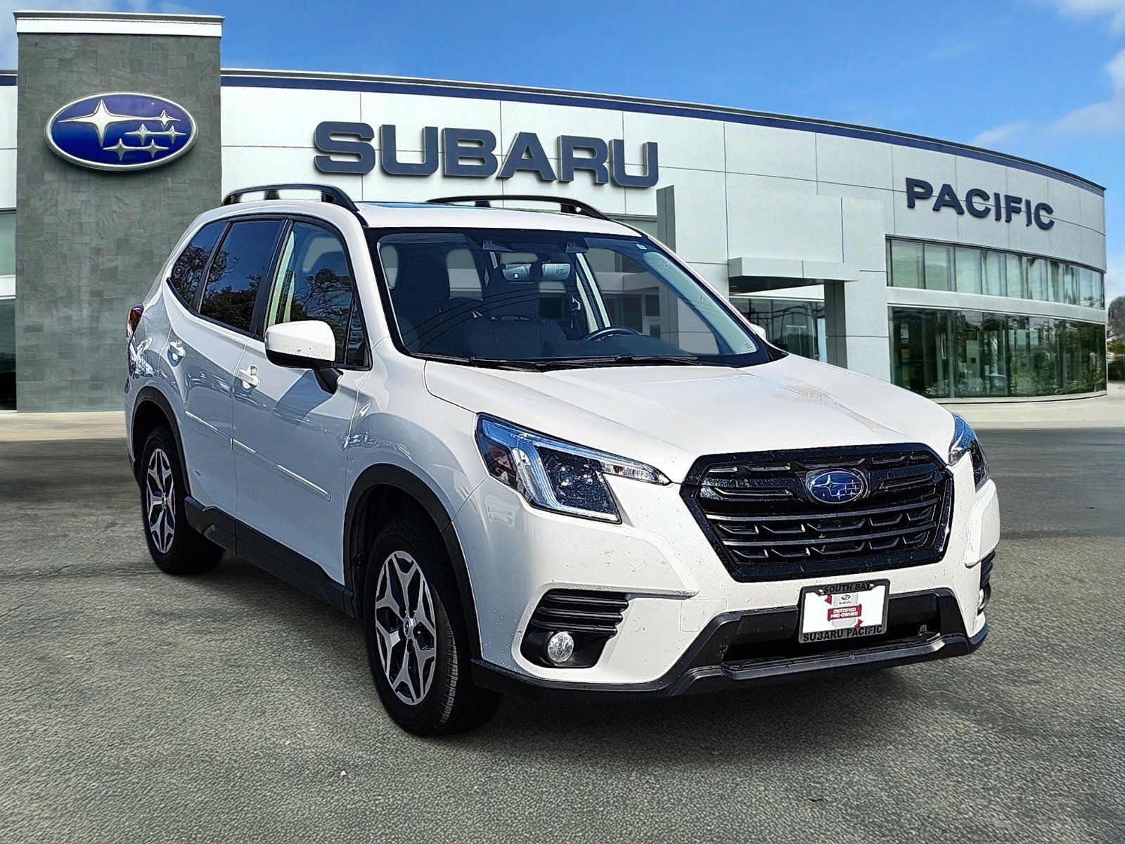 Used 2023 Subaru Forester Premium image 1