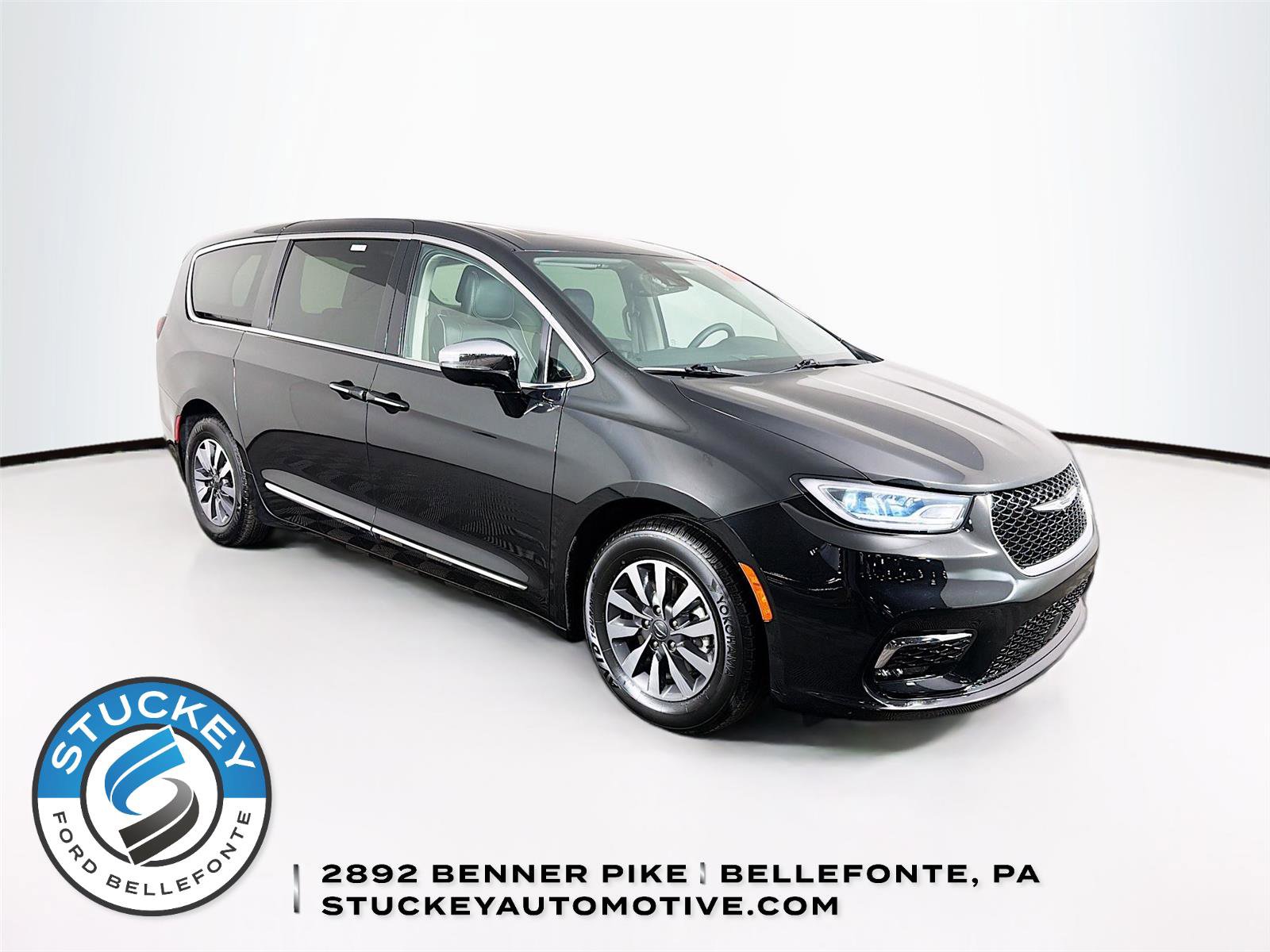 Used 2023 Chrysler Pacifica Limited FWD video 1