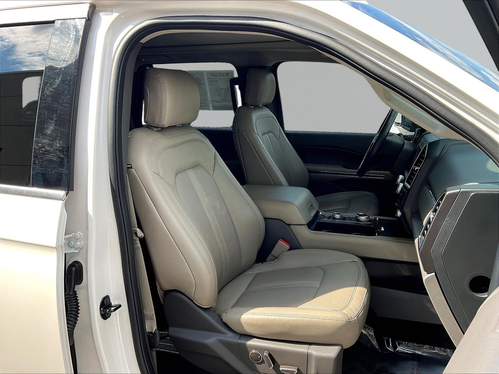 Used 2019 Ford Expedition Limited w/ Equipment Group 302A AWD/4WD image 29