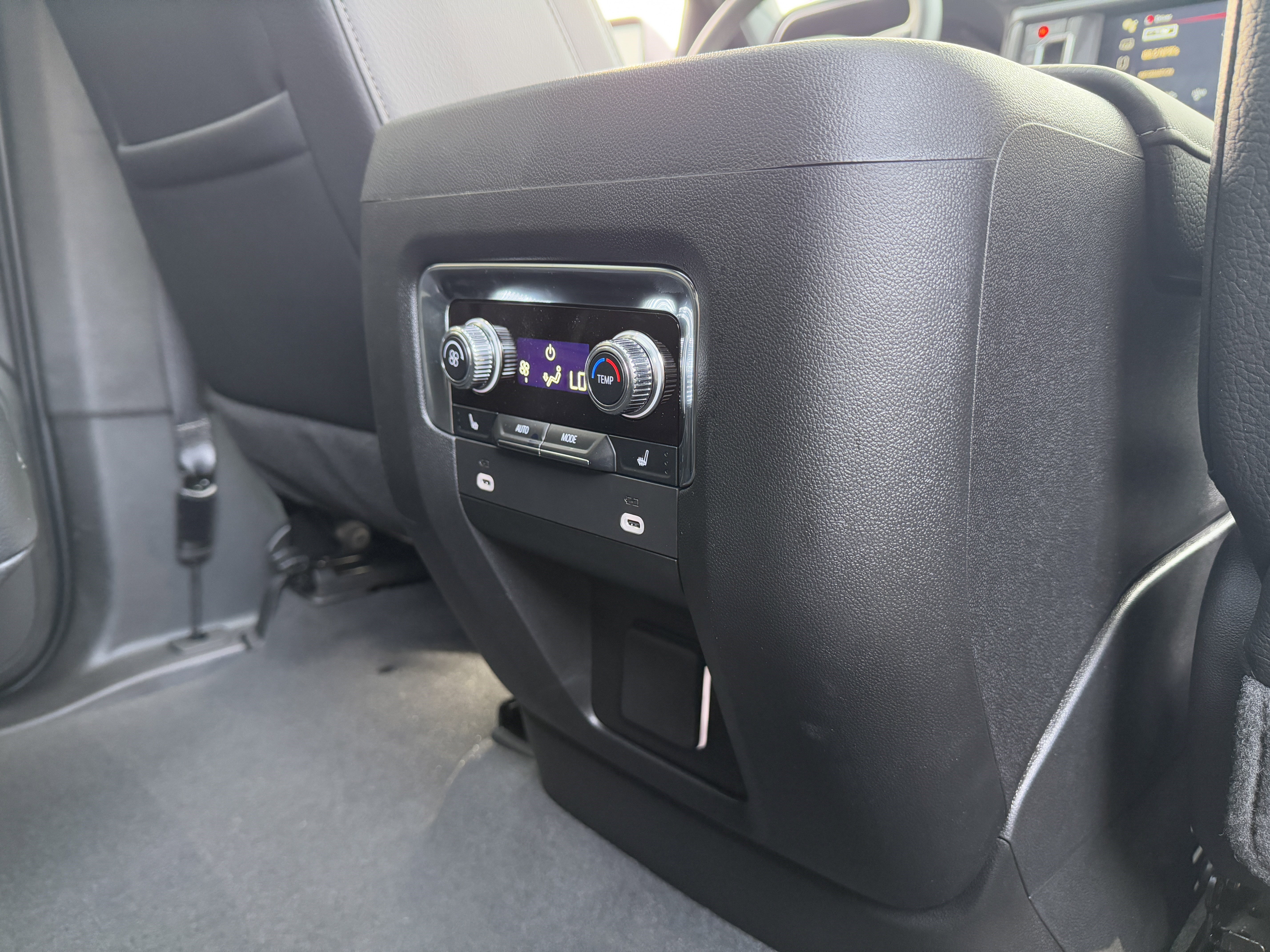 Used 2023 GMC Yukon XL Denali image 28