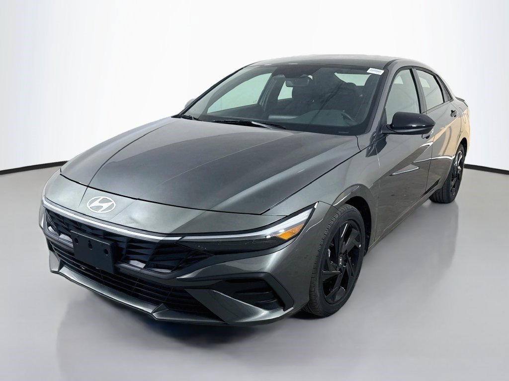 Used 2026 Hyundai Elantra Sport FWD image 4