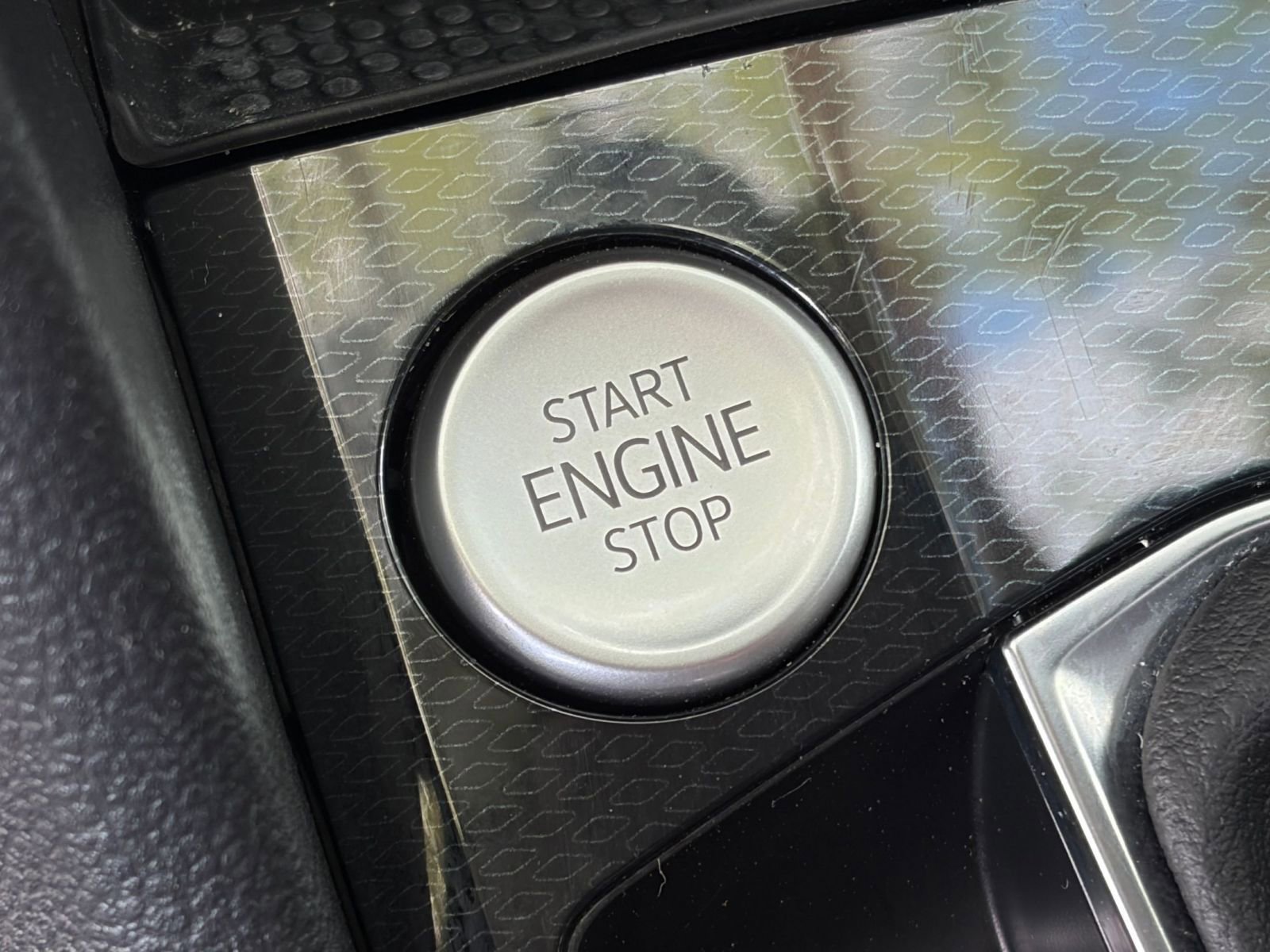 Used 2025 Volkswagen Taos SE image 20